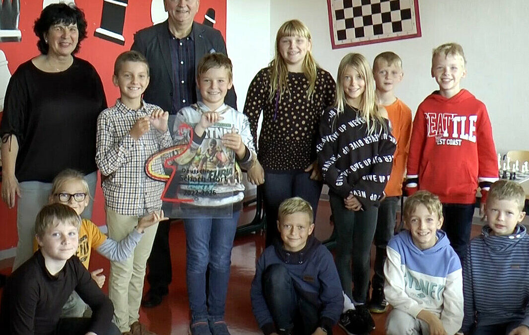 Übergabe des Siegels „Deutscher Schach-Hort 2022 bis 2026“ an den Hort der Käthe-Kollwitz-Schule in Wittenberg